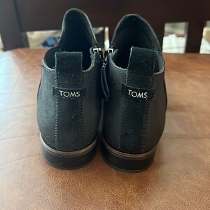 Toms women's black leather bootie size 8